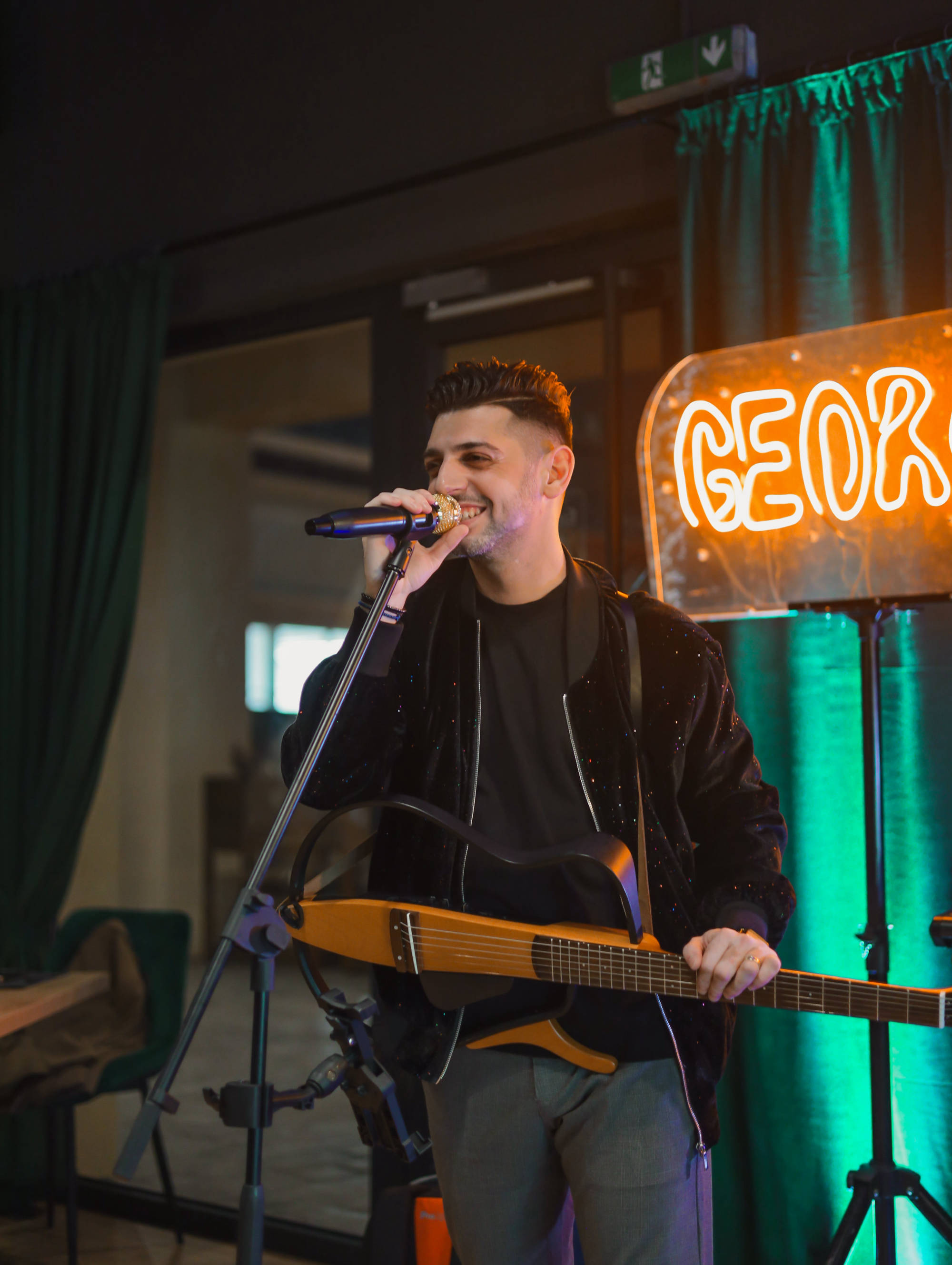 George Tudor Live & DJ — show complet cu lumini și muzică live la nuntă